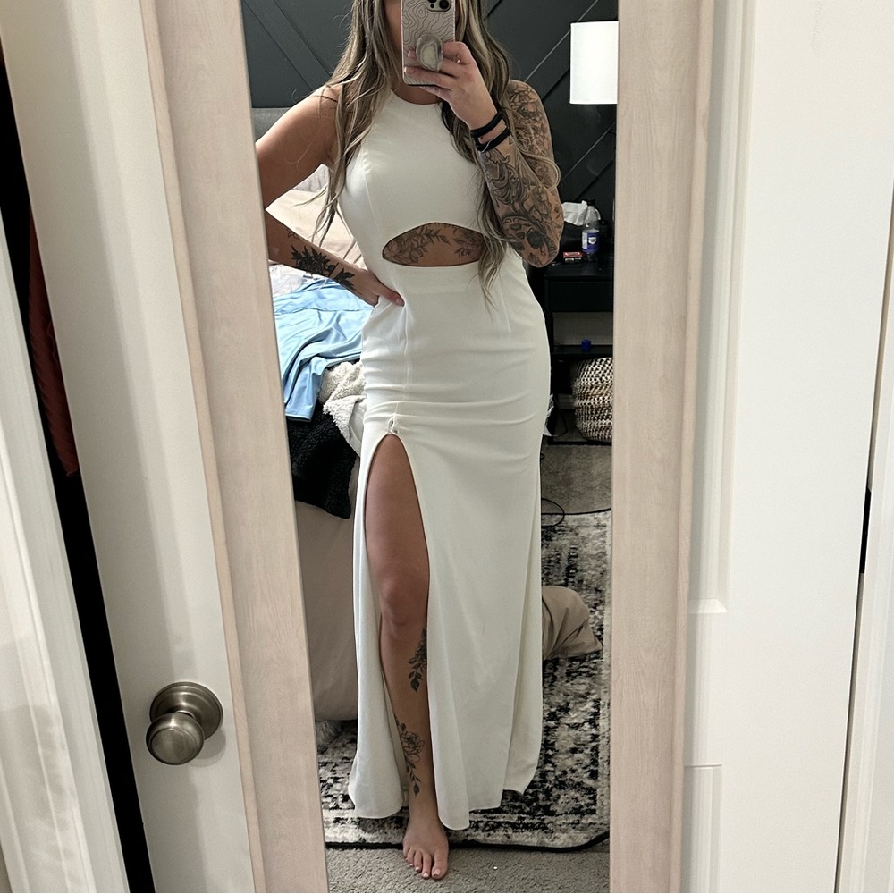Xscape evening Gown, off white